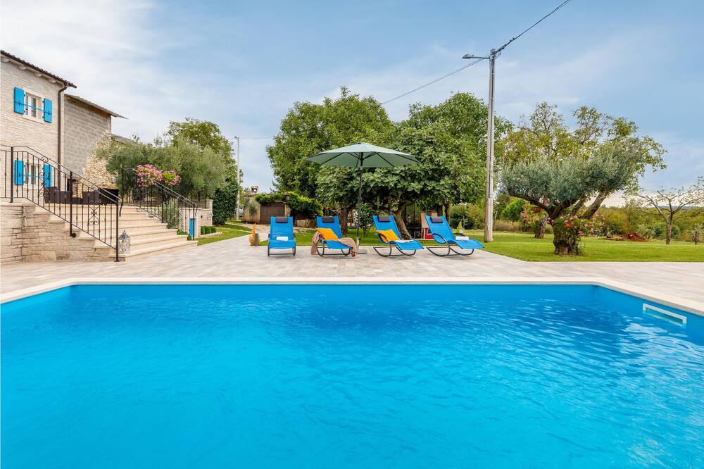 Photo of Outdoor in Cepic