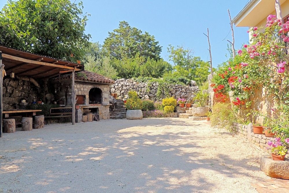 Photo of Outdoor in Linardici