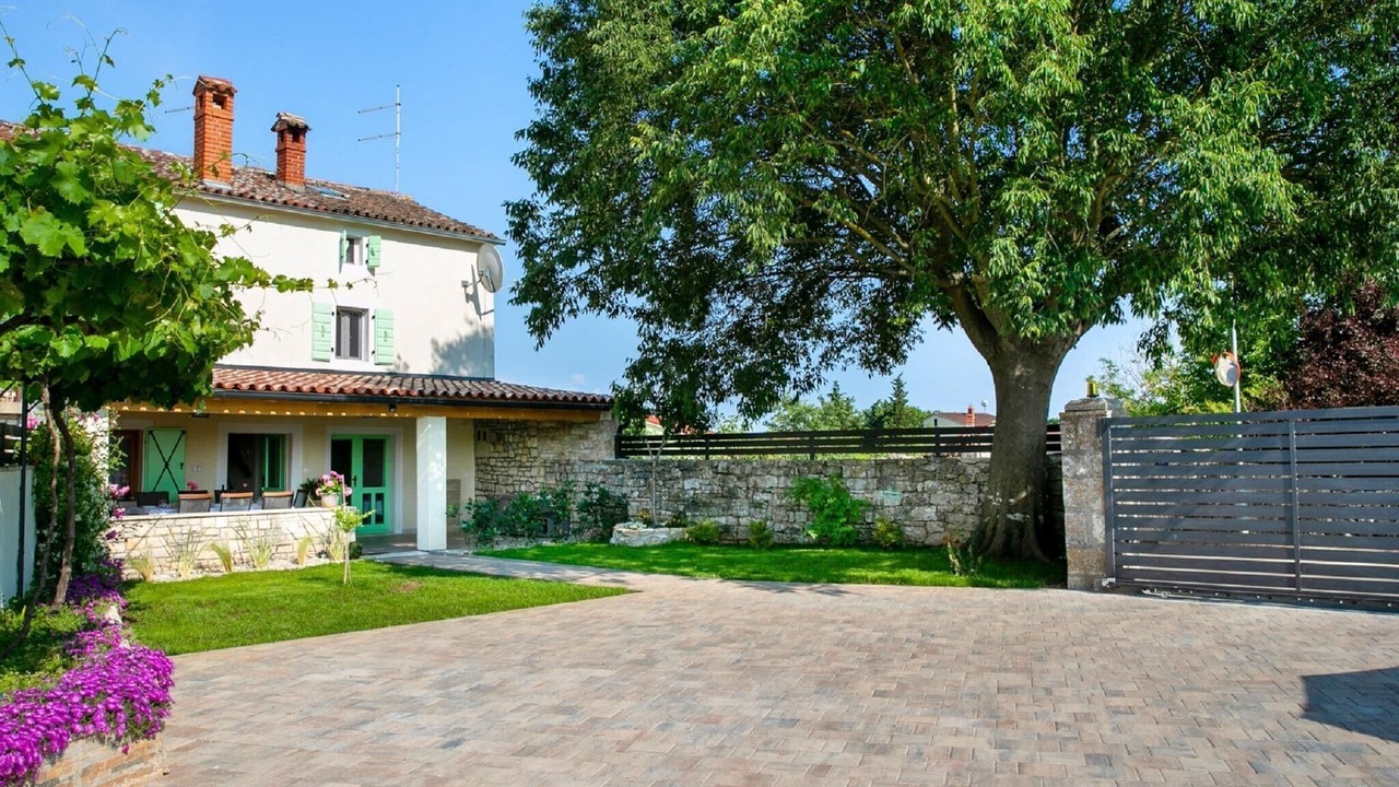 Photo of Outdoor in Krmed