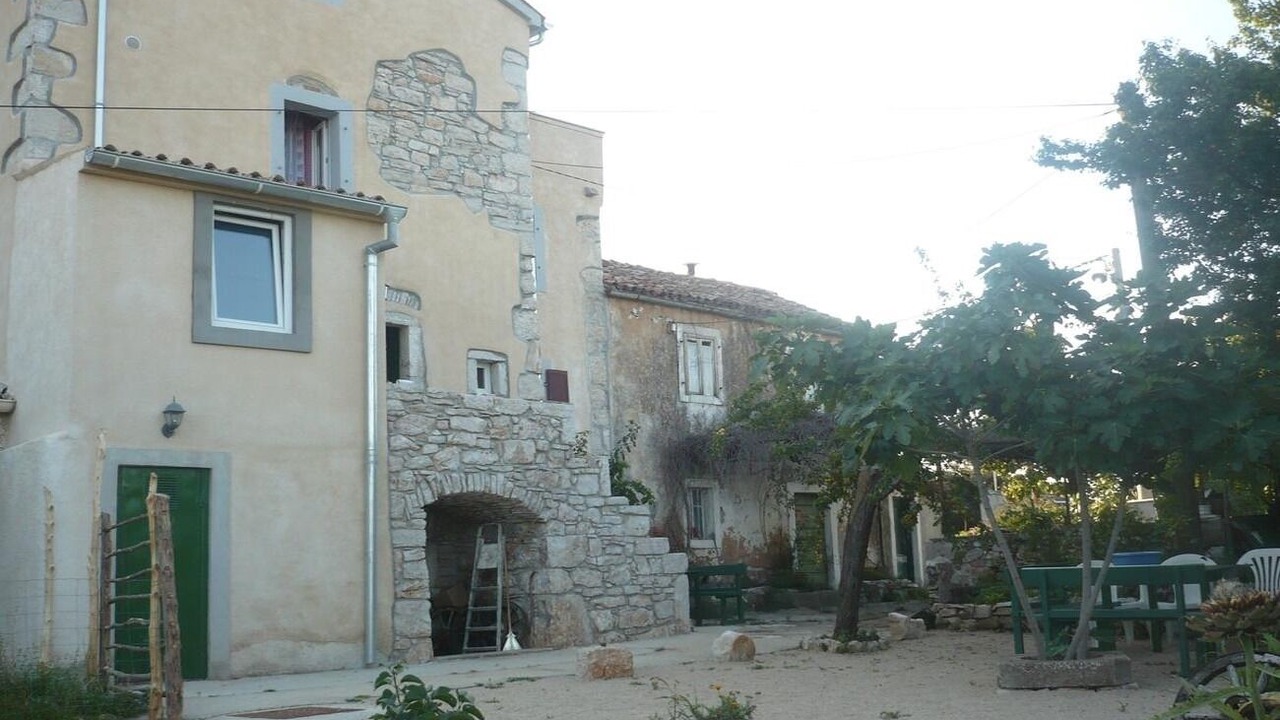 Photo of Outdoor in Cres