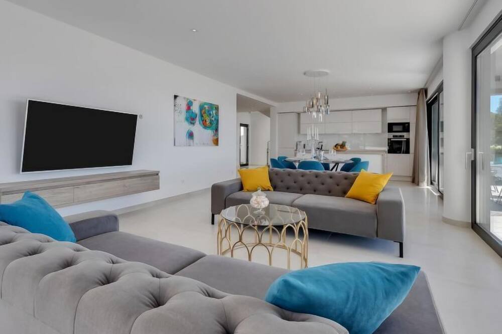 Photo of Livingroom in Bast