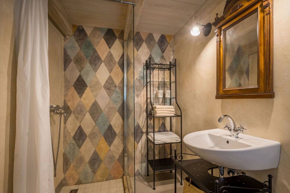Photo of Bathroom in Opric