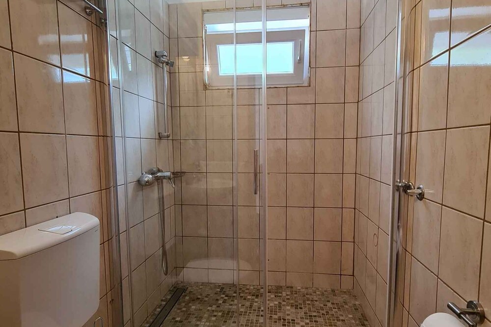 Photo of Bathroom in Seline