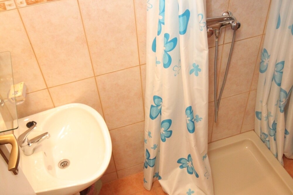 Photo of Bathroom in Cove Murtar