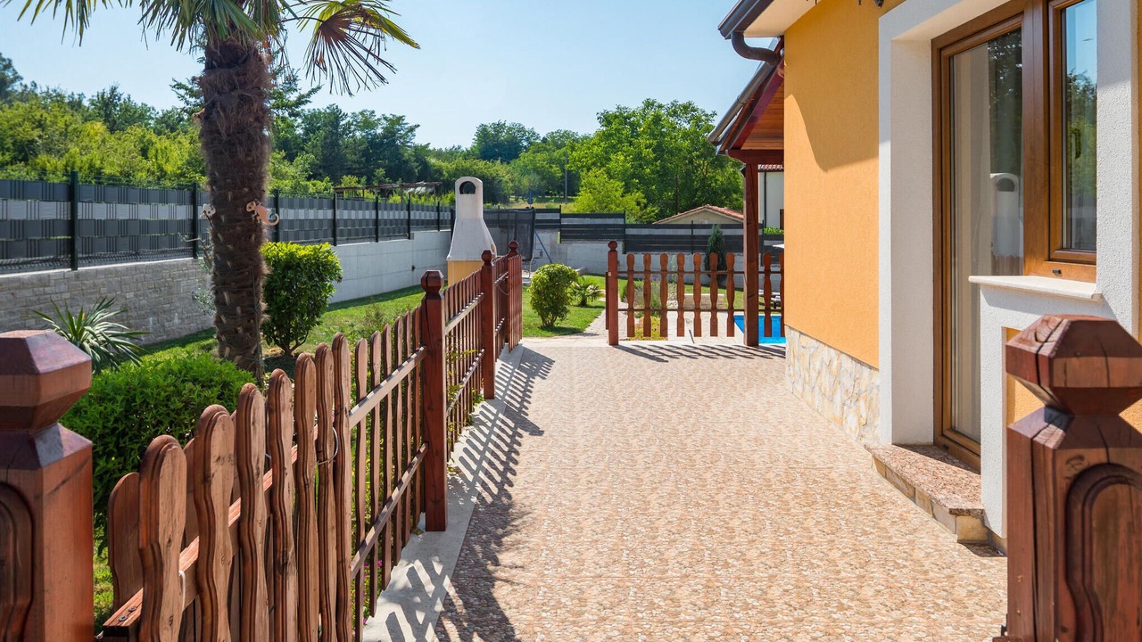 Photo of Outdoor in Rakotule