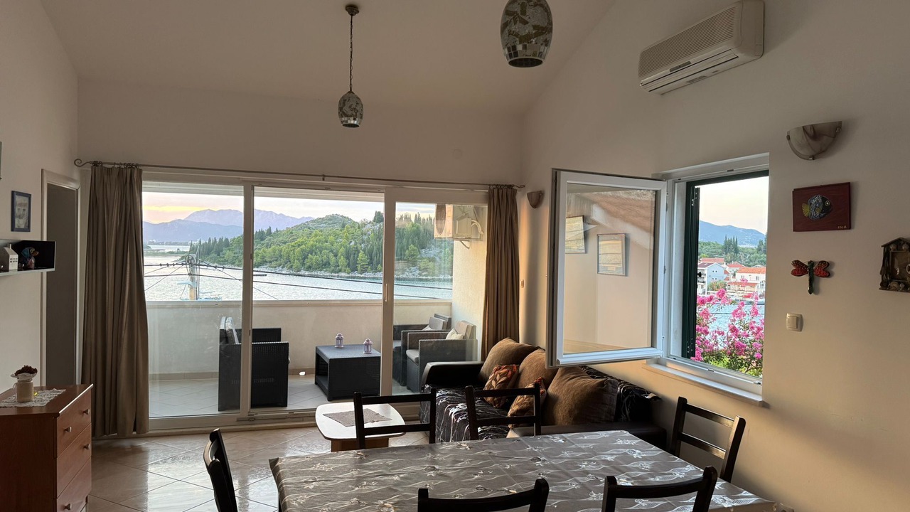 Photo of Livingroom in Blace
