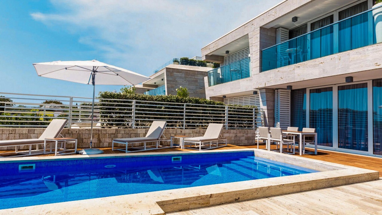 Photo of Outdoor in Petrcane