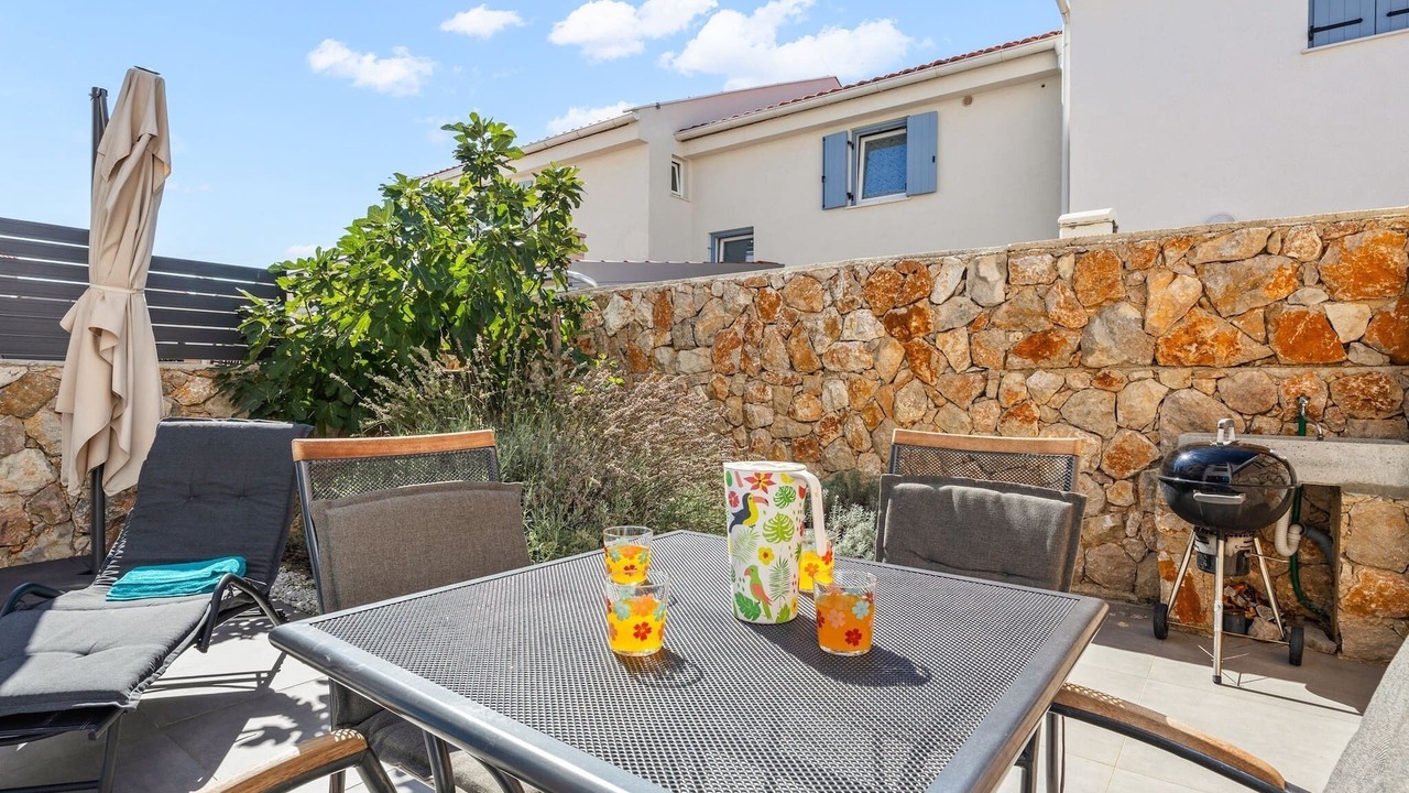 Photo of Outdoor in Cres