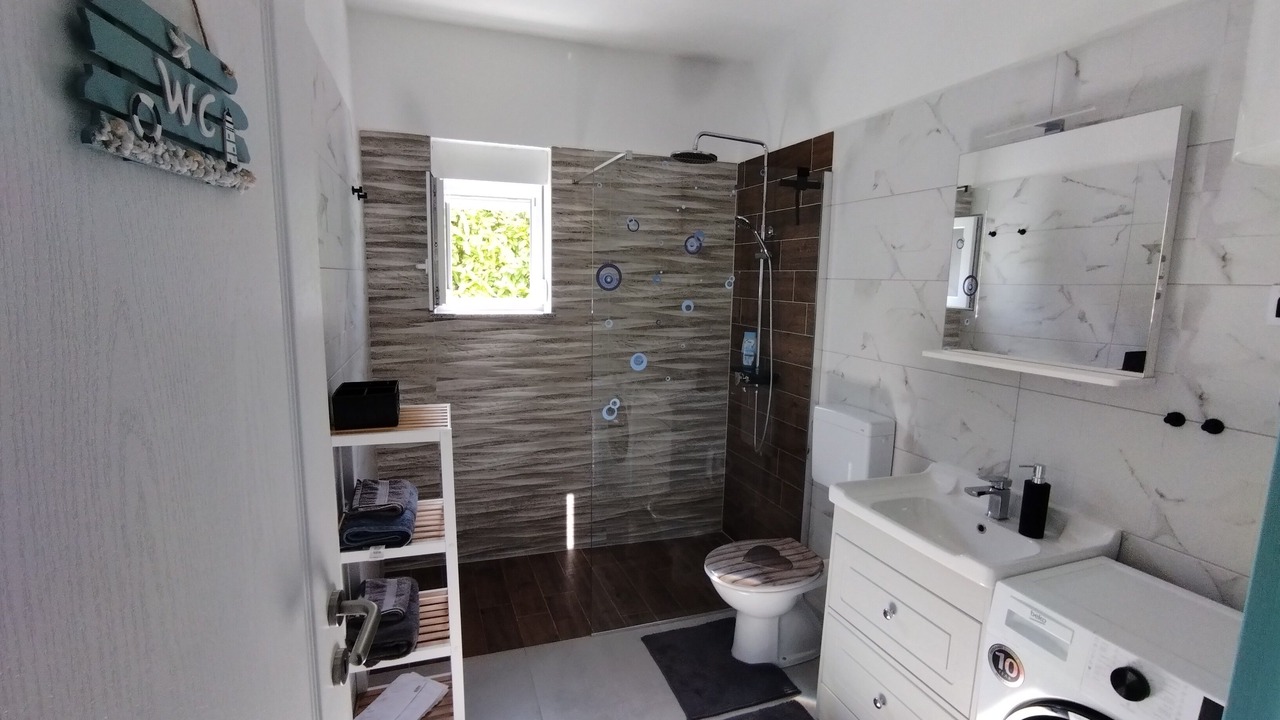 Photo of Bathroom in Sarsoni