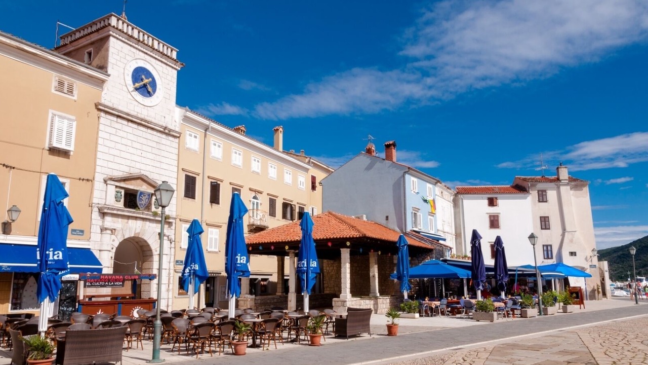 Photo of Others in Cres