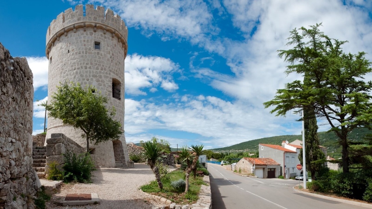 Photo of Others in Cres
