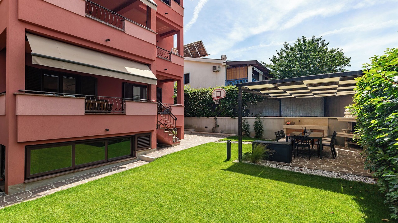 Photo of Outdoor in Spadici