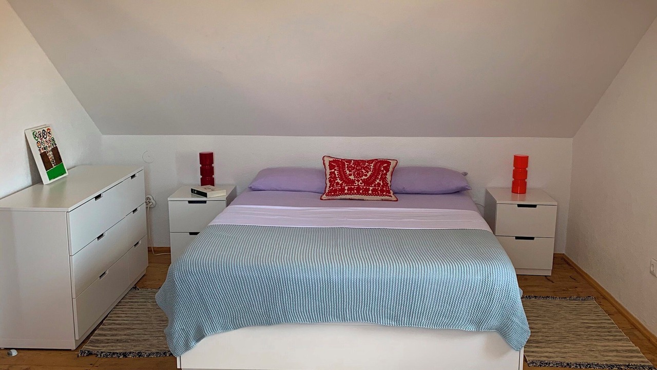Photo of Bedroom in Pile