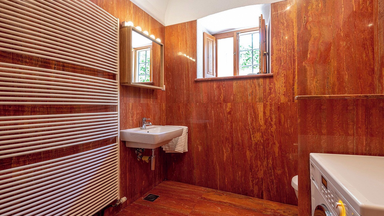Photo of Bathroom in Pile