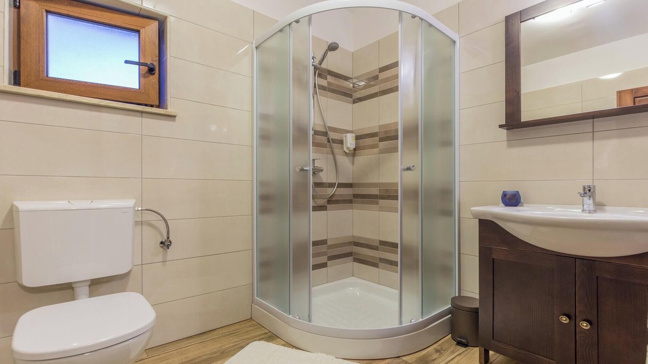 Photo of Bathroom in Munci