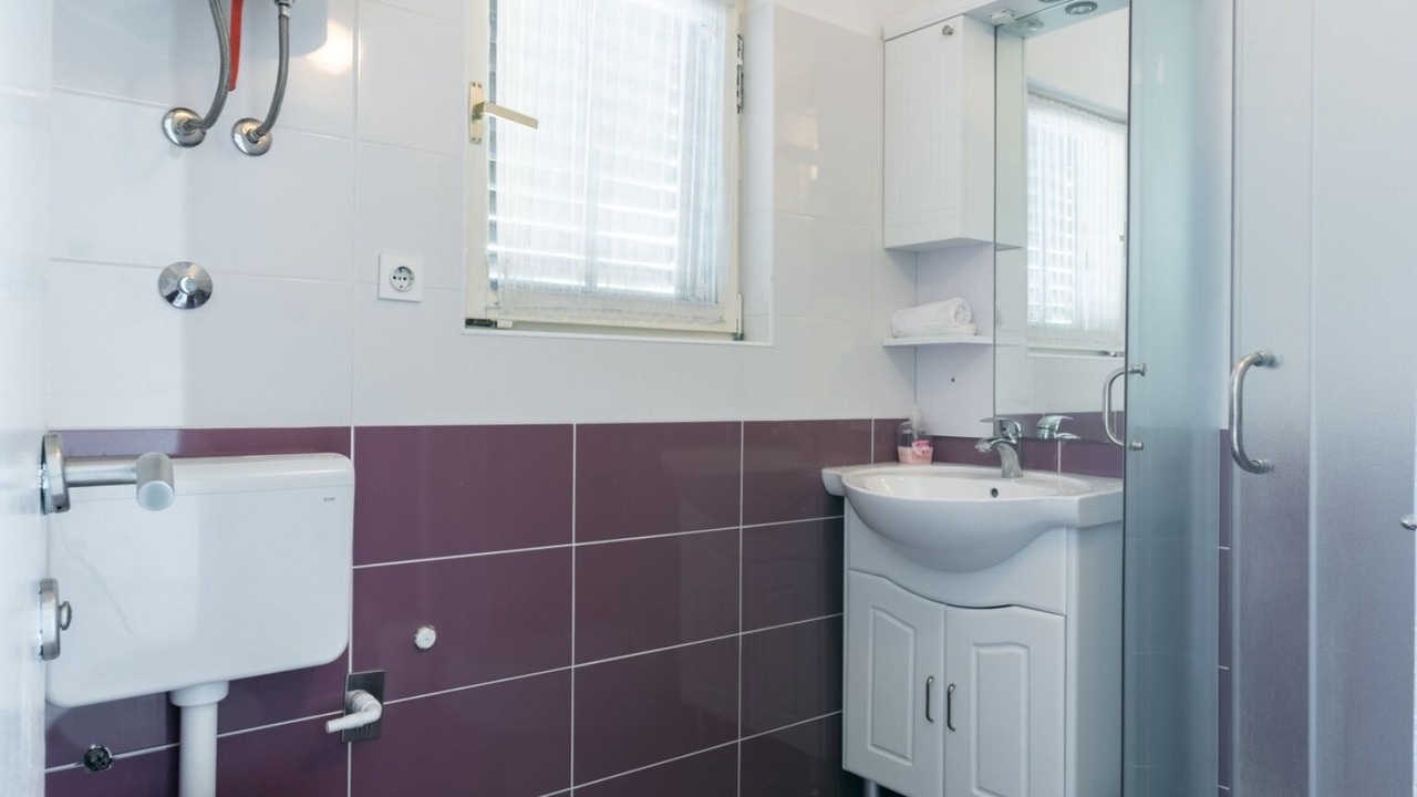 Photo of Bathroom in Cove Makarac (Milna)