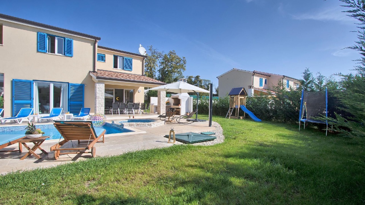 Photo of Outdoor in Muzini