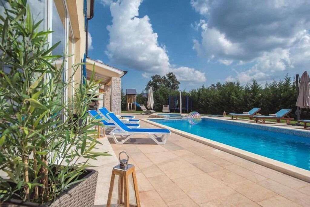 Photo of Outdoor in Muzini