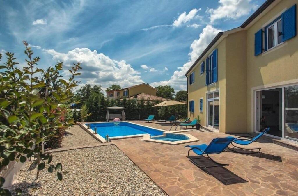 Photo of Outdoor in Muzini