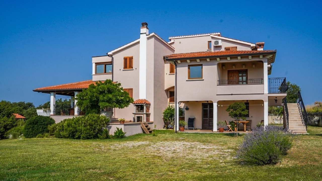 Photo of Outdoor in Rogocana