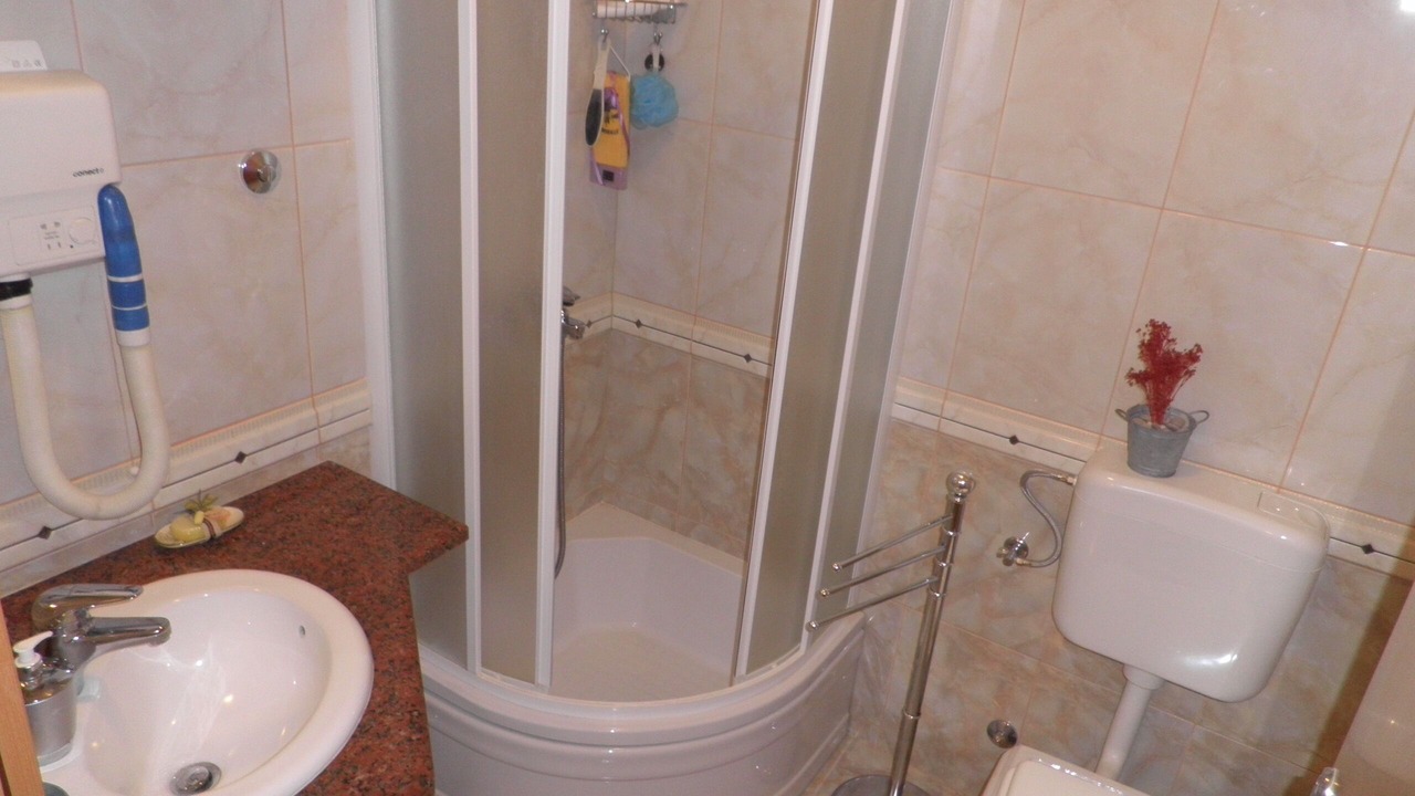 Photo of Bathroom in Preko