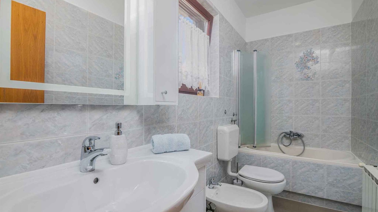 Photo of Bathroom in Porat