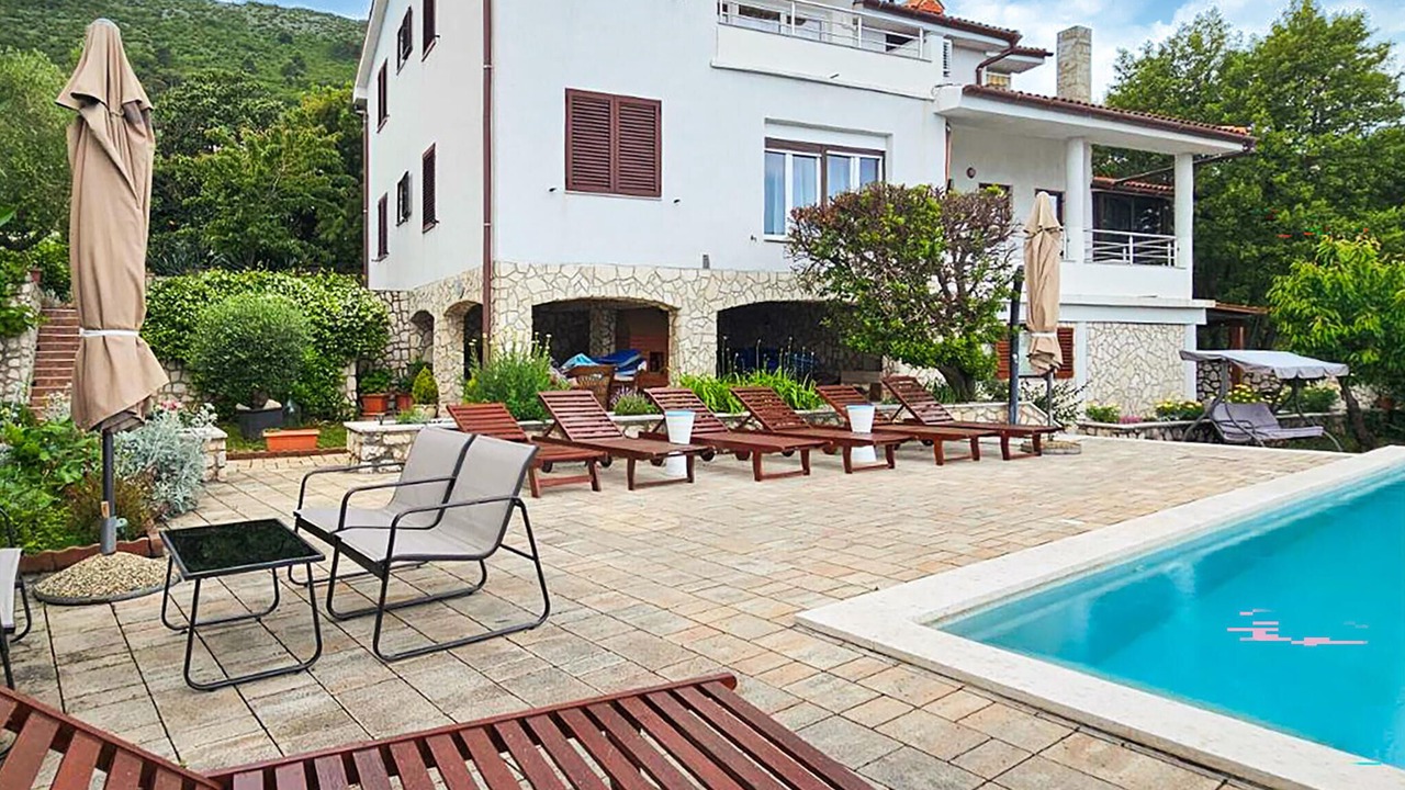 Photo of Outdoor in Ravni