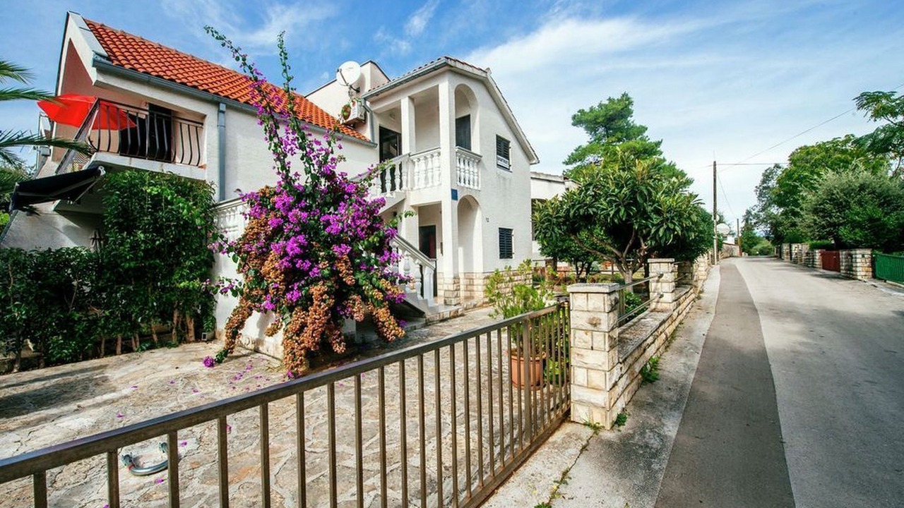 Photo of Outdoor in Petrcane