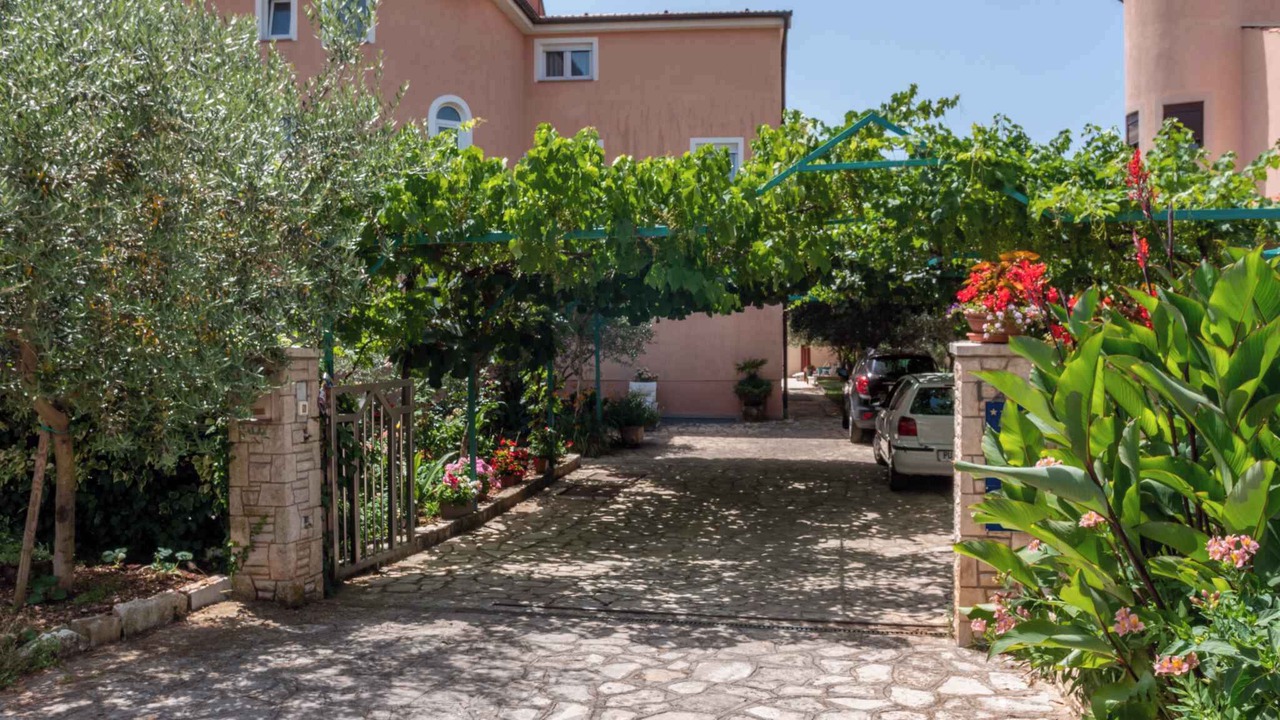 Photo of Outdoor in Peroj