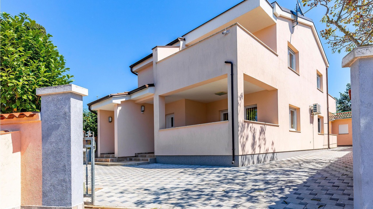 Photo of Outdoor in Peroj