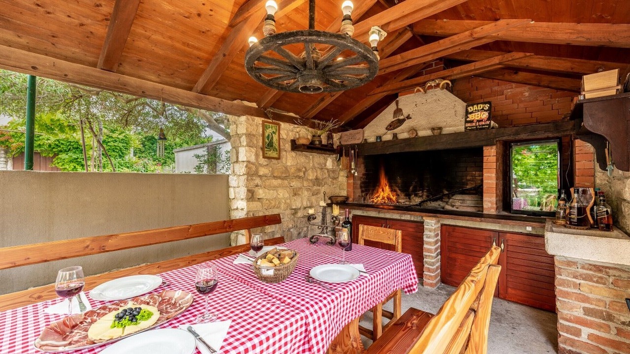 Photo of Outdoor in Nin