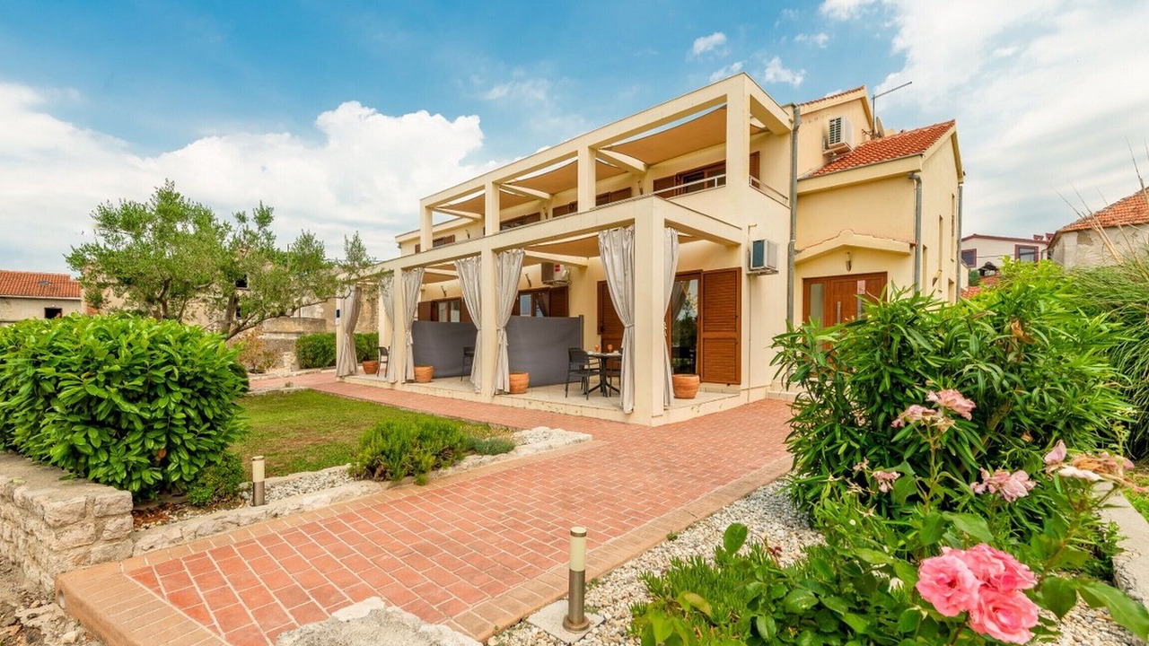 Photo of Outdoor in Nin