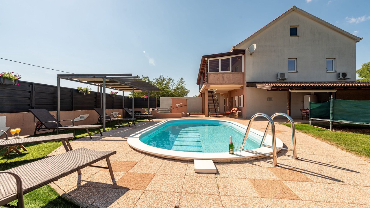 Photo of Outdoor in Nadin