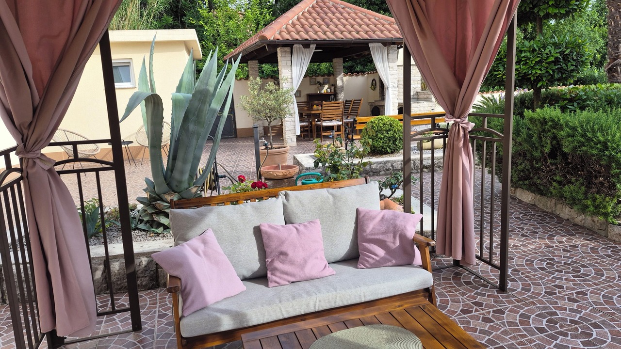 Photo of Patio Balcony in Grizane