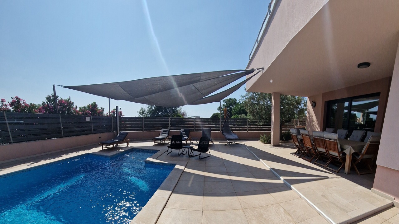 Photo of Outdoor in Peroj