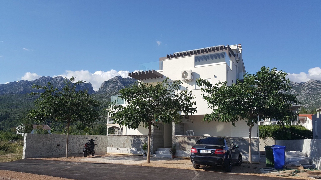 Photo of Outdoor in Seline