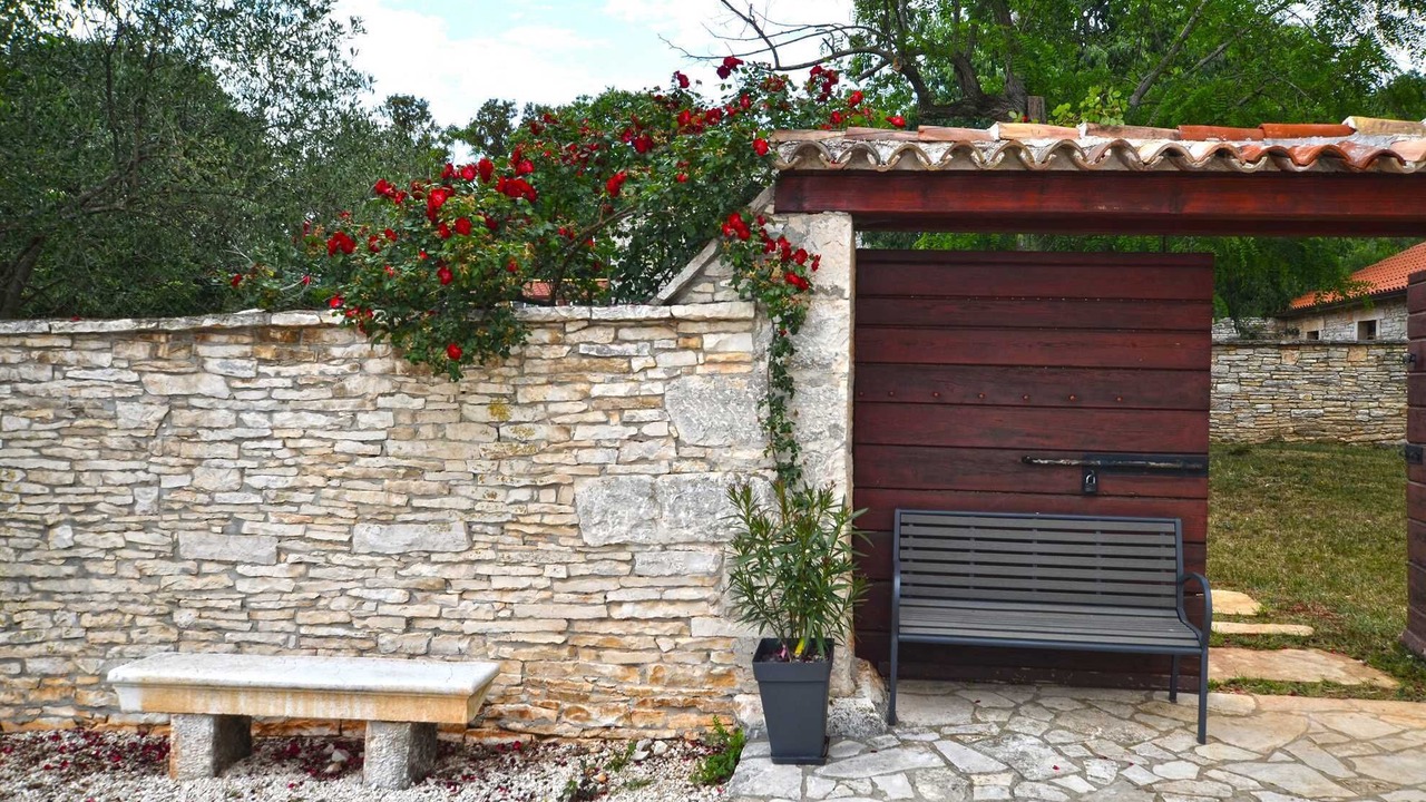 Photo of Patio Balcony in Golas