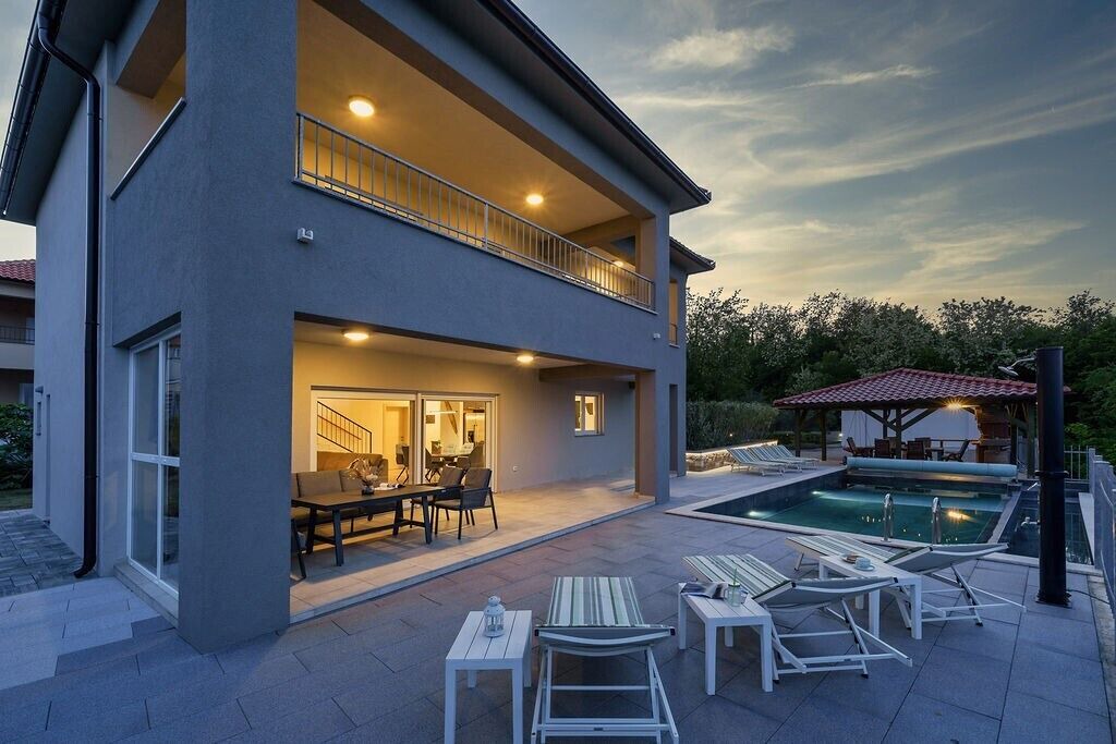 Photo of Outdoor in Risika