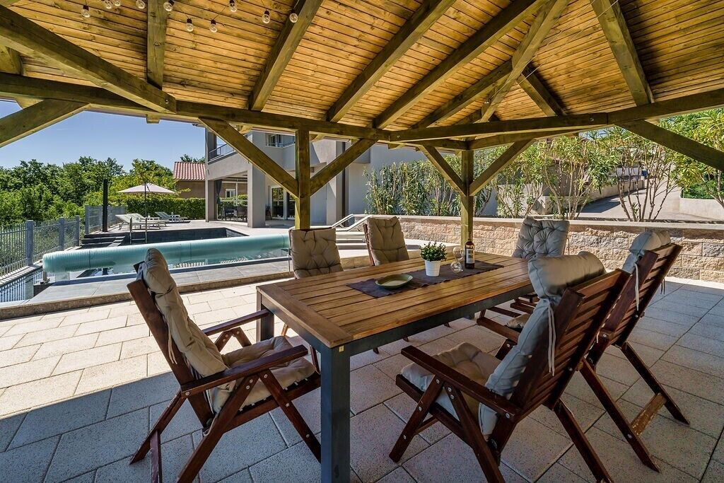 Photo of Outdoor in Risika