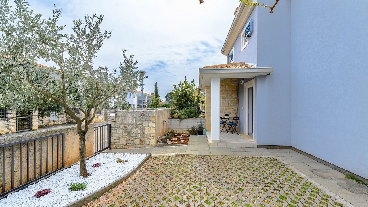 Photo of Patio Balcony in Basanija