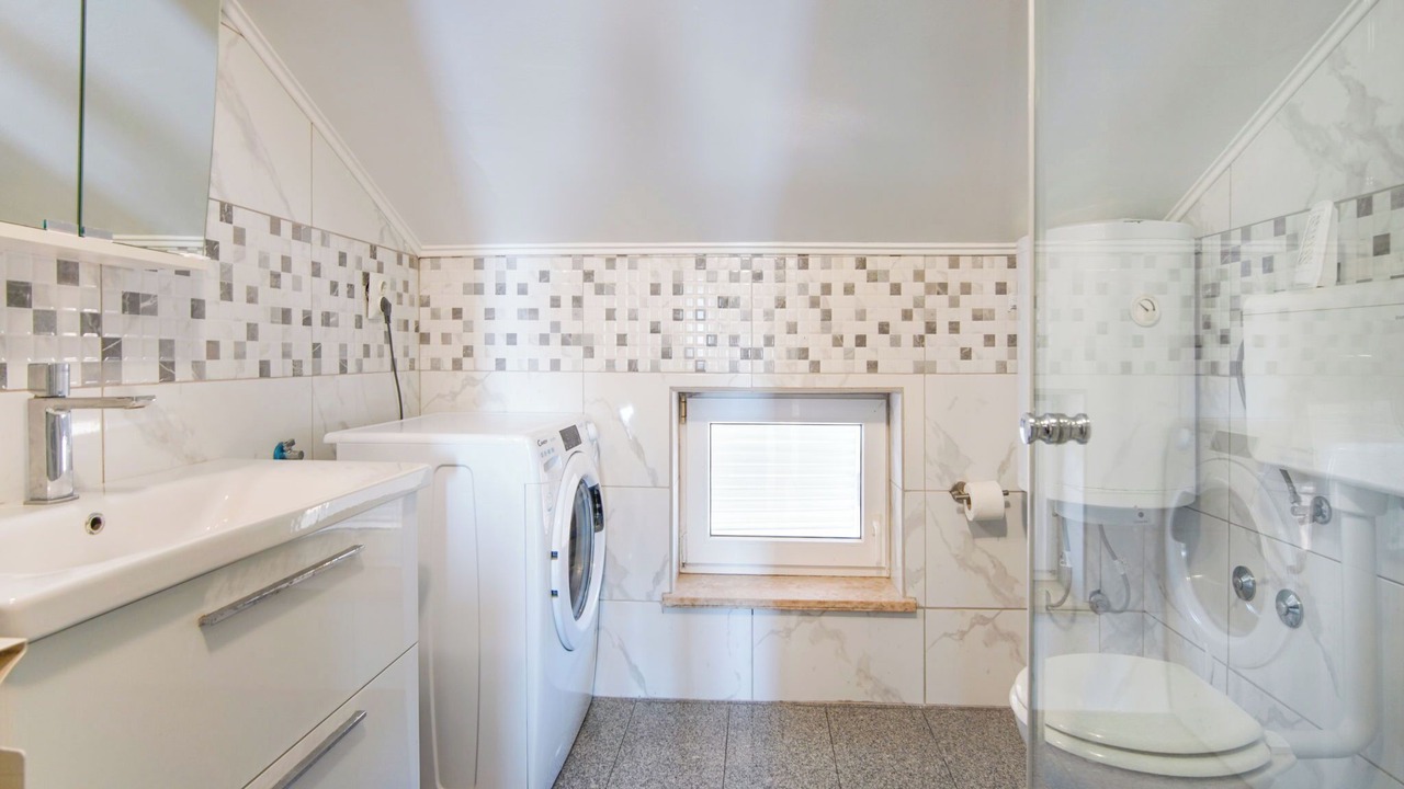 Photo of Bathroom in Sarsoni