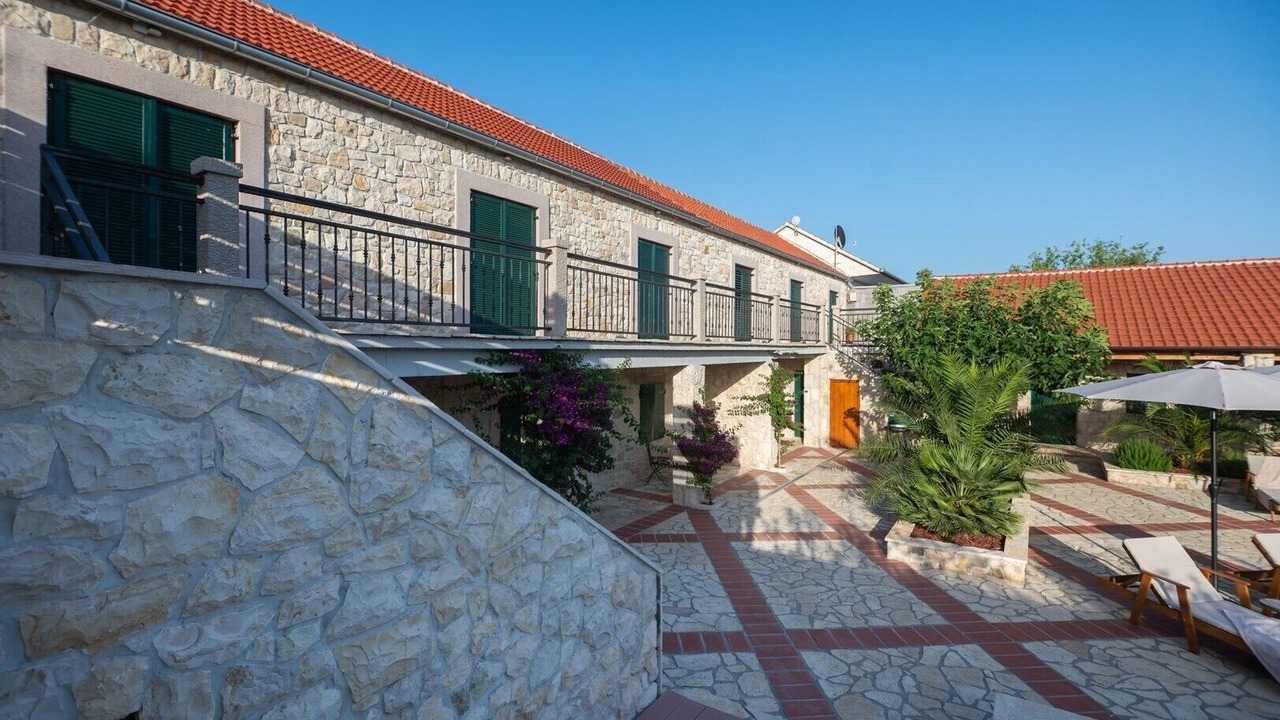 Photo of Patio Balcony in Islam Grcki