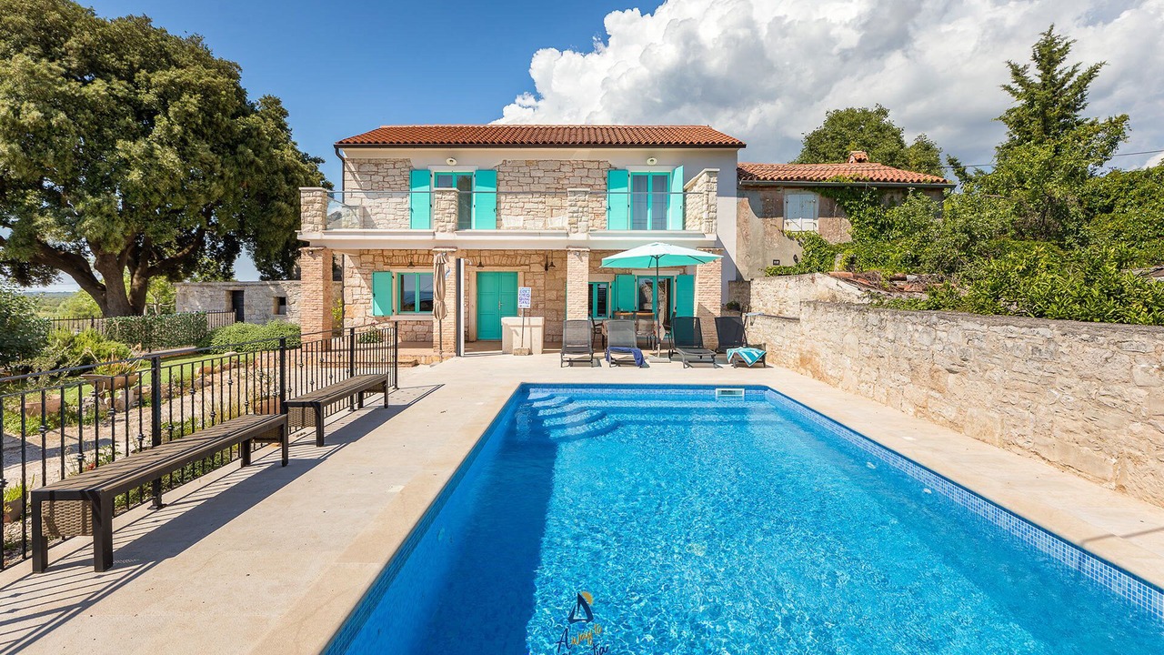 Photo of Outdoor in Peroj