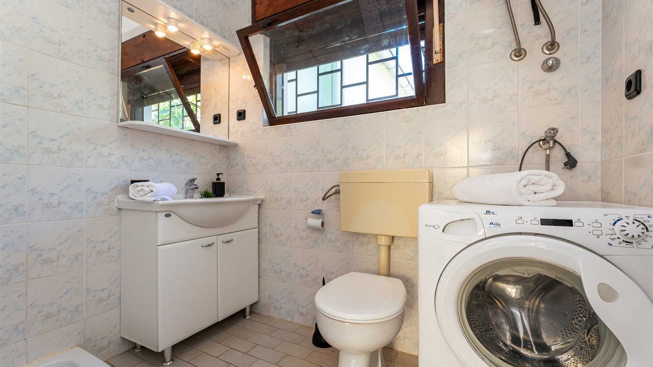 Photo of Bathroom in Seline