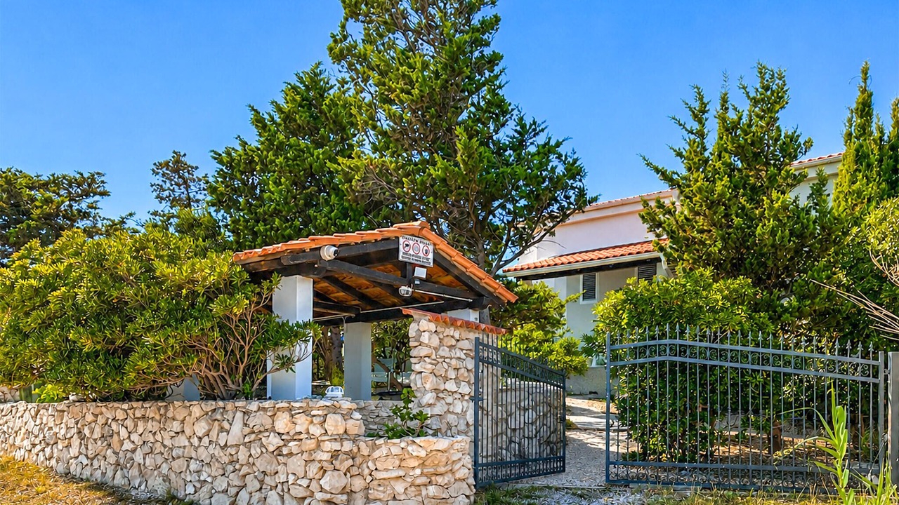 Photo of Others in Smokvica