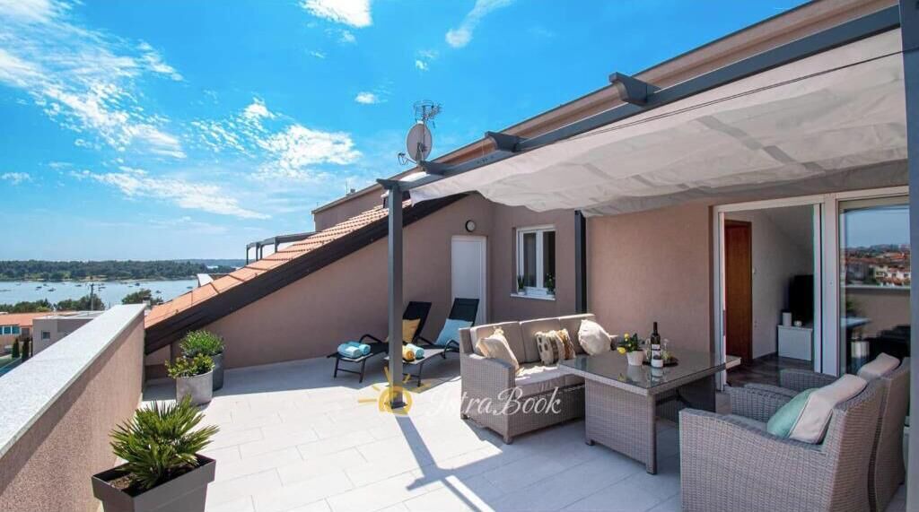 Photo of Patio Balcony in Loborika