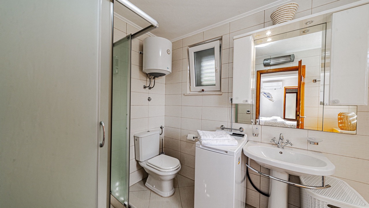 Photo of Bathroom in Cove Tri Zala (Zrnovo)