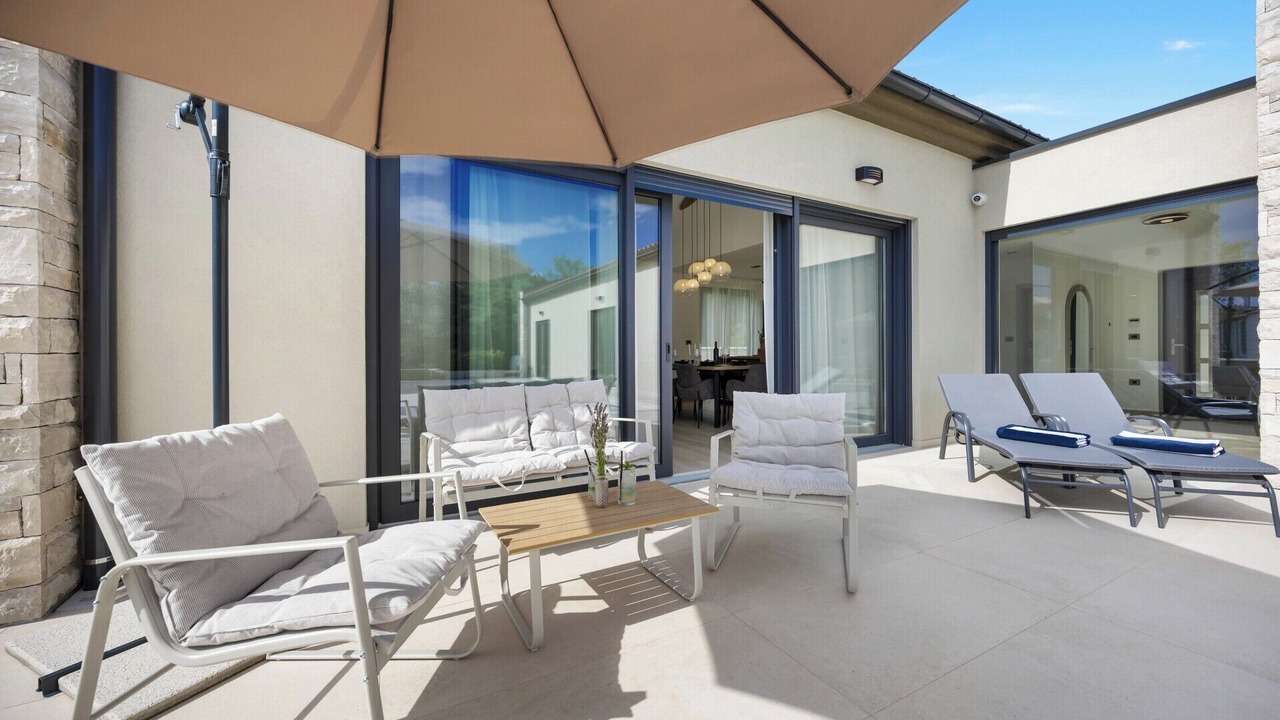 Photo of Patio Balcony in Loborika