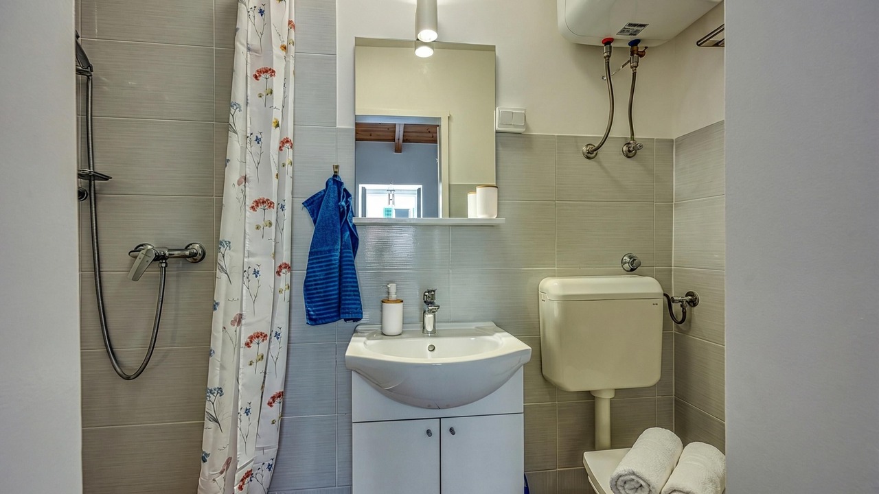 Photo of Bathroom in Cove Murtar