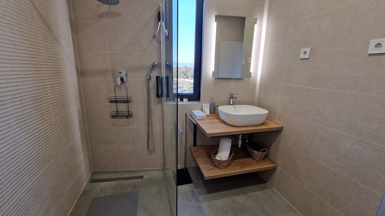 Photo of Bathroom in Petrcane